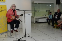 RJ0_3275_m